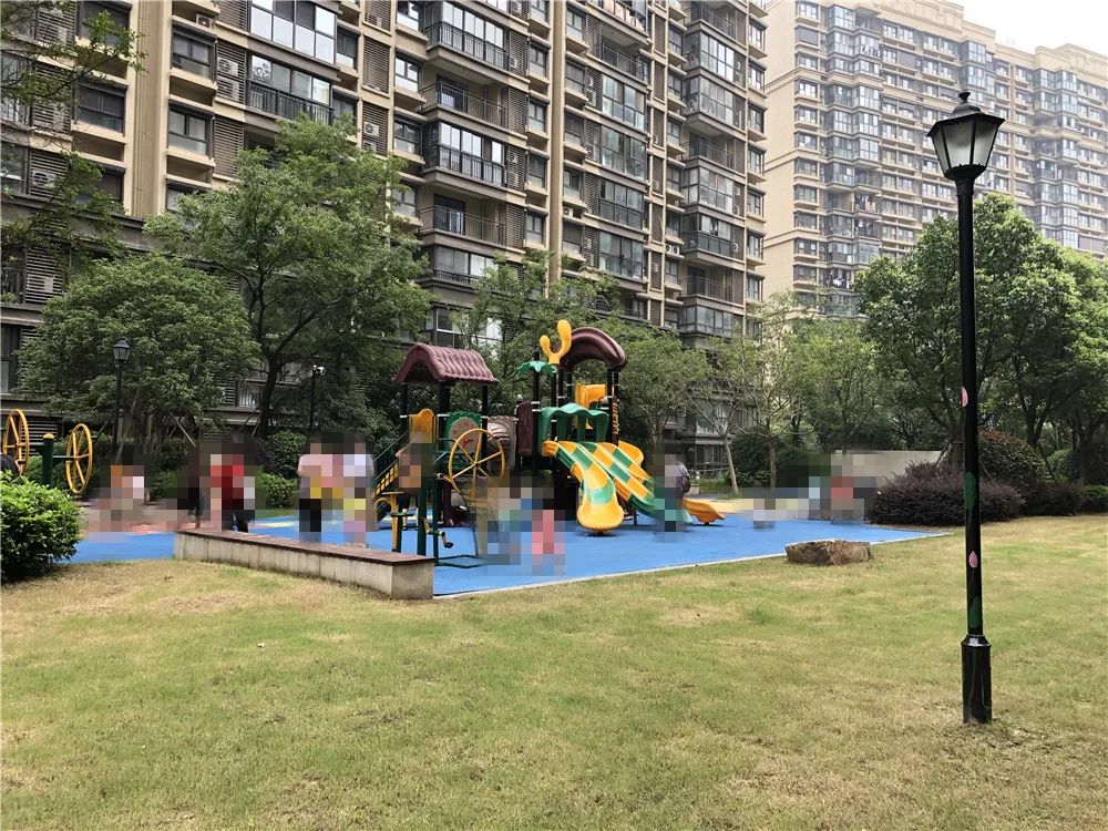 双学区，地铁近，配套全，这个网红小区交付两年却仅涨4000元/㎡