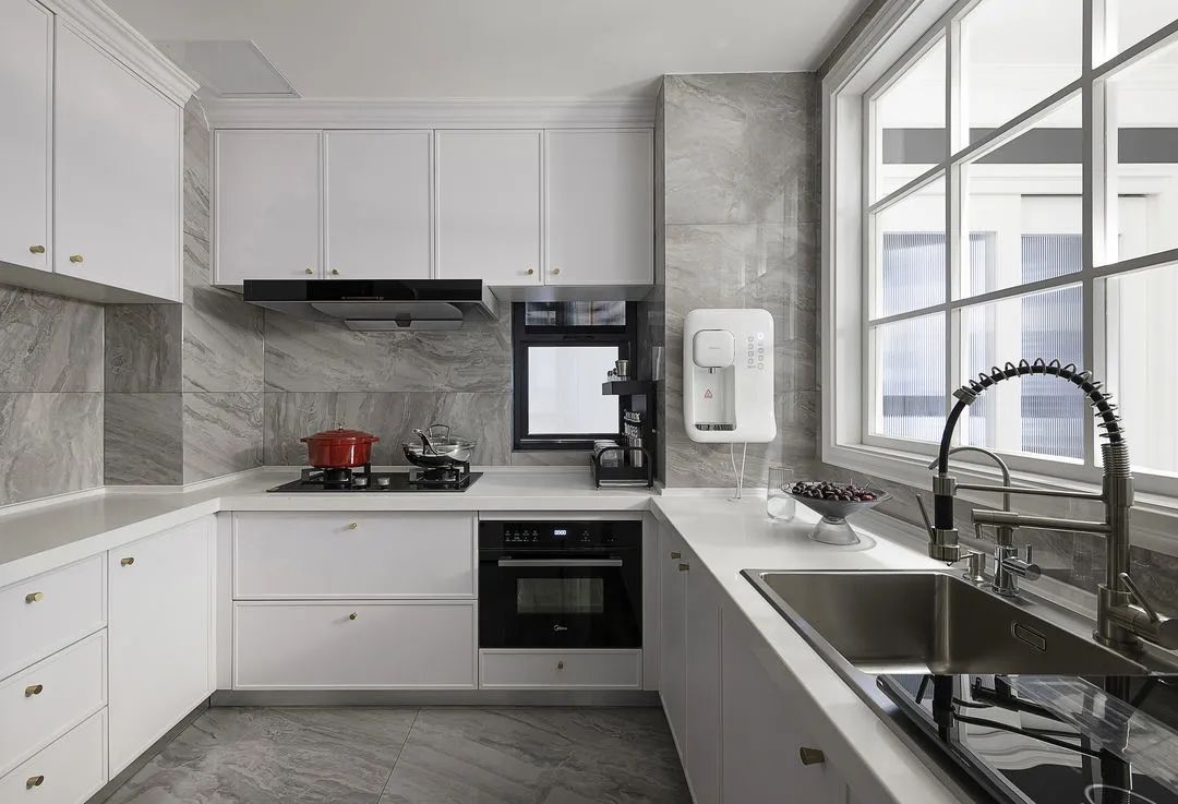 90后现代轻奢风的家,90后现代风格的家