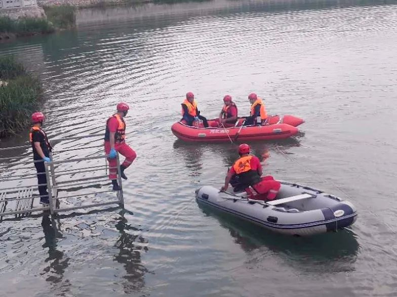 紧急事件警示双闪,紧急通知令人痛心的消息