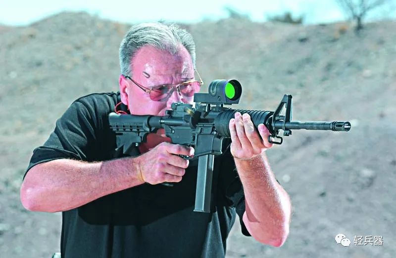 丹麦麦德森系列9mm冲锋枪尺寸,秘鲁mgp-84a式9mm冲锋枪