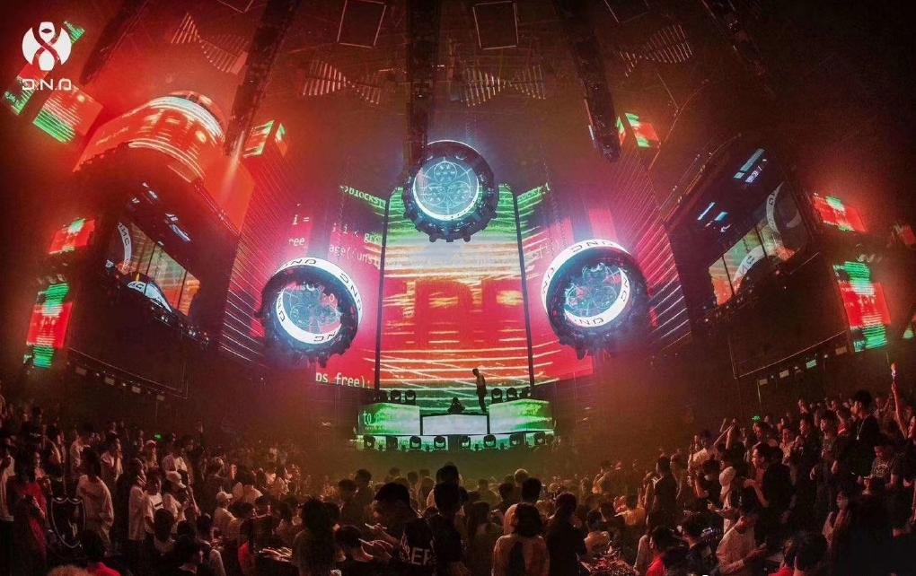 第一次去夜店酒吧，怎样装作经常去的样子？实用技能get→