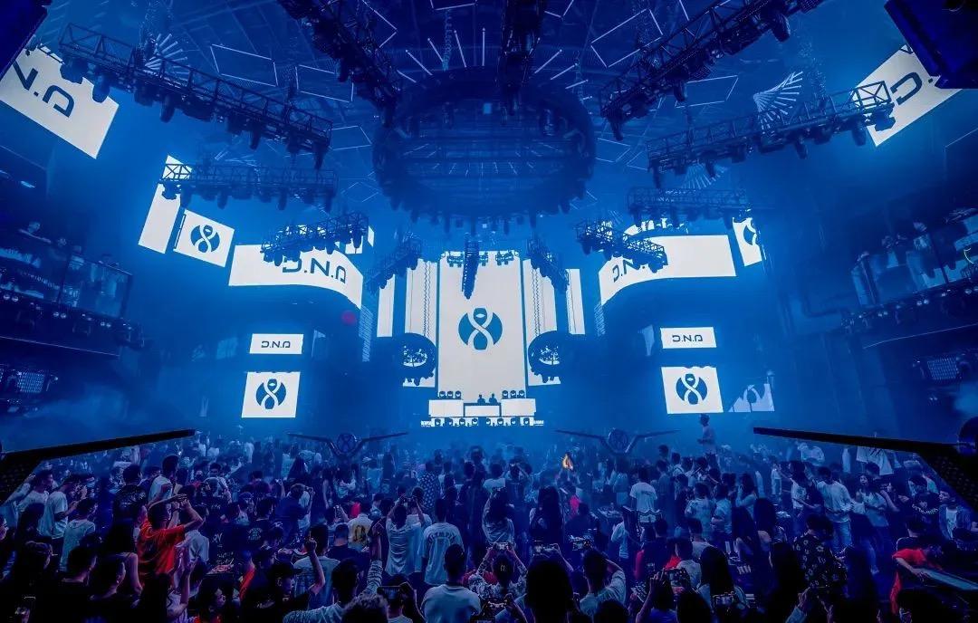 第一次去夜店酒吧，怎样装作经常去的样子？实用技能get→