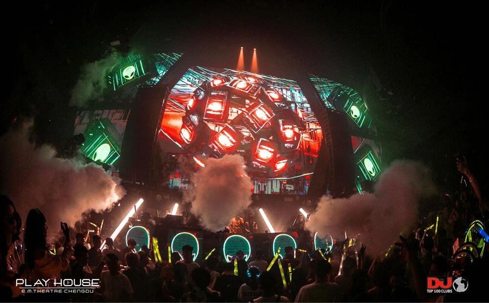 第一次去夜店酒吧，怎样装作经常去的样子？实用技能get→