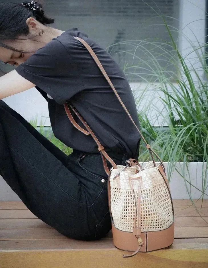 盛夏选一款不会撞款的藤编包吧,盛夏哪个系列好用