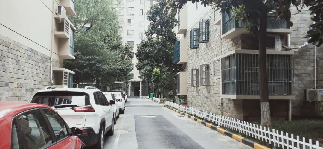 涨幅低、环境一般,南京这个地铁口小区成交却“意外”火热