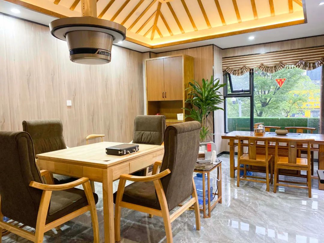 鍚冨湪鍢夊叴,鍚冨湪鍢夊叴缇庨鐗规儬涓撳満