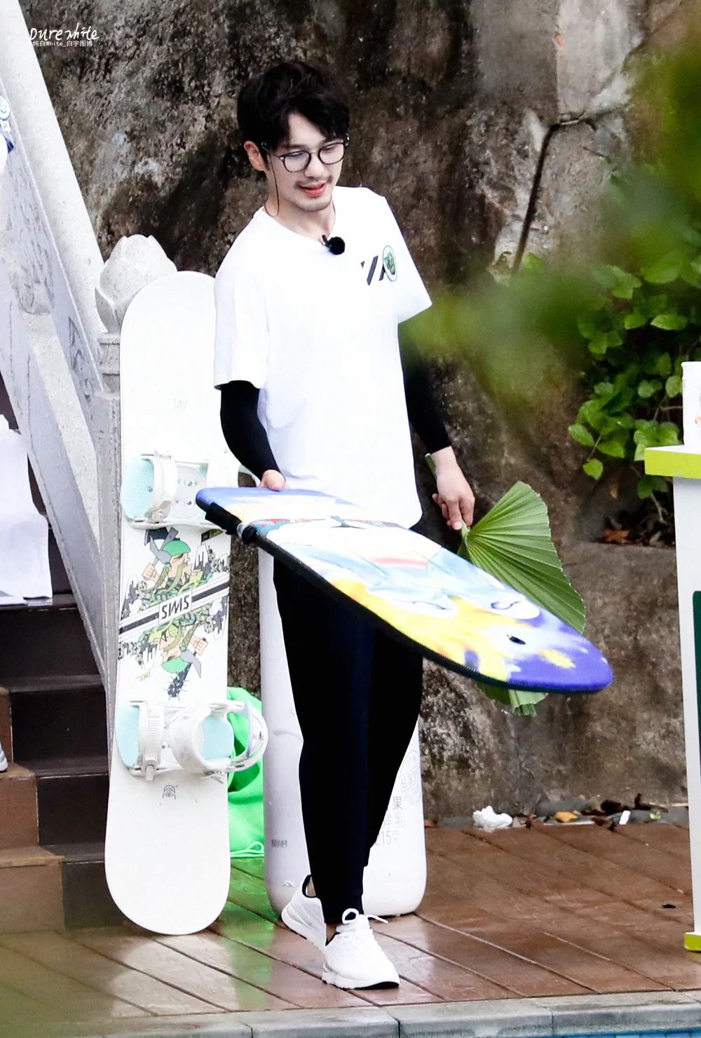 冲浪馆坐风破浪,海上冲浪坐风破浪