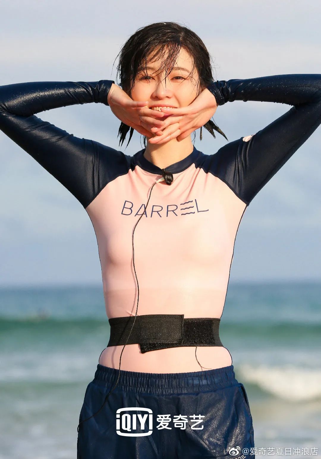 冲浪馆坐风破浪,海上冲浪坐风破浪