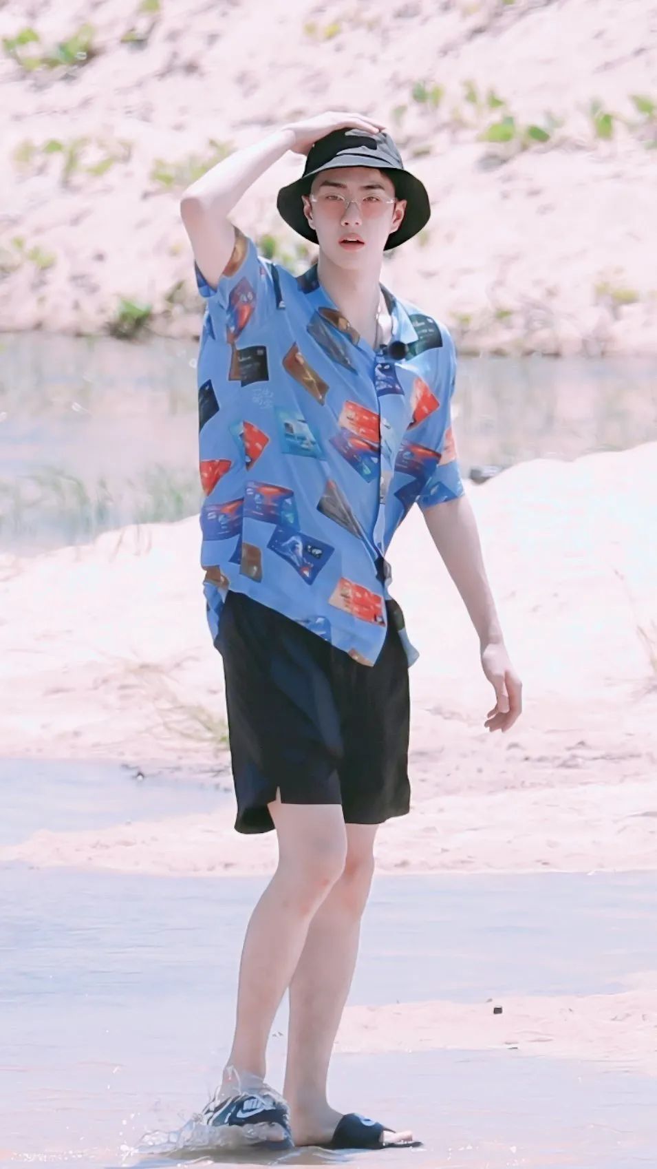 冲浪馆坐风破浪,海上冲浪坐风破浪