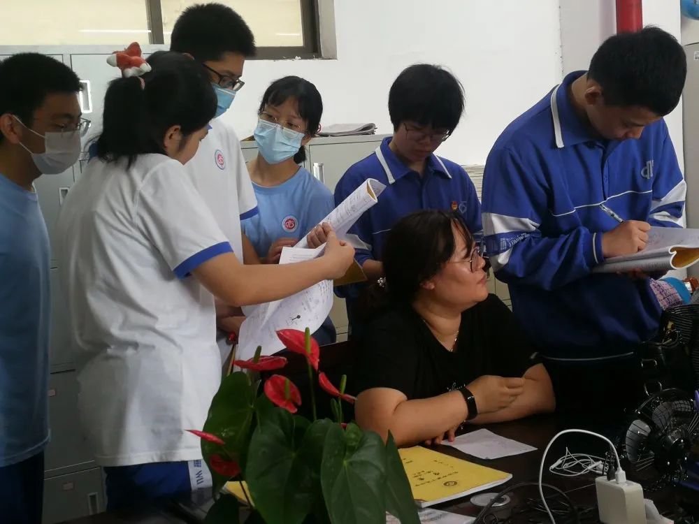 硬核的学校老师,硬核老师学习视频