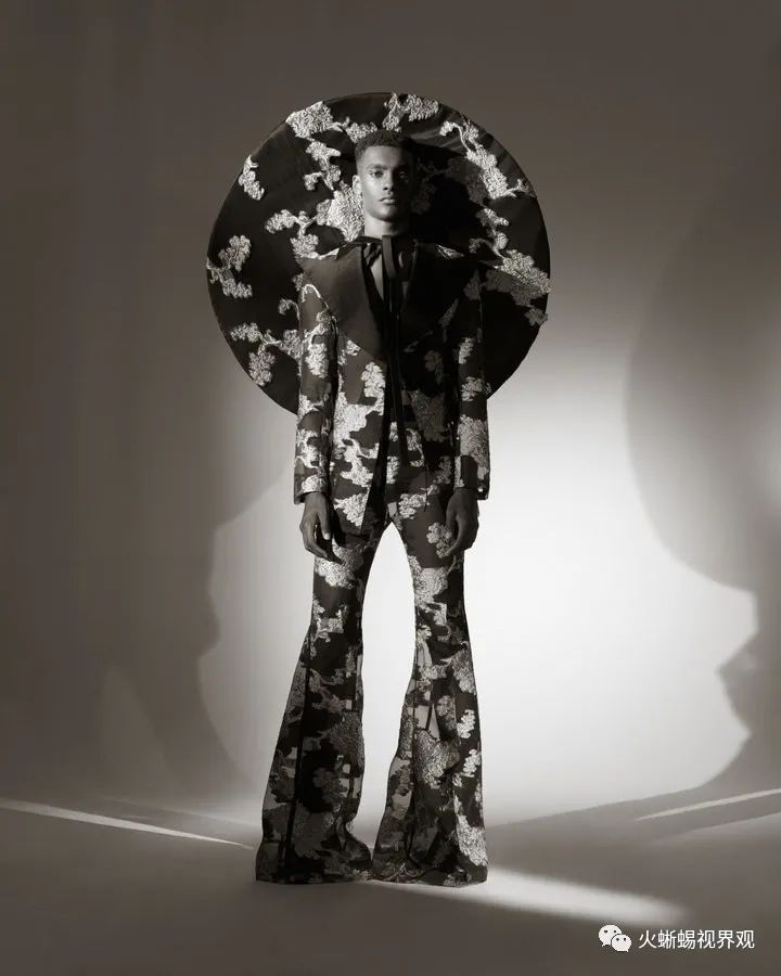 2022备受瞩目的设计作品,精致的服装设计能突出女性的色彩