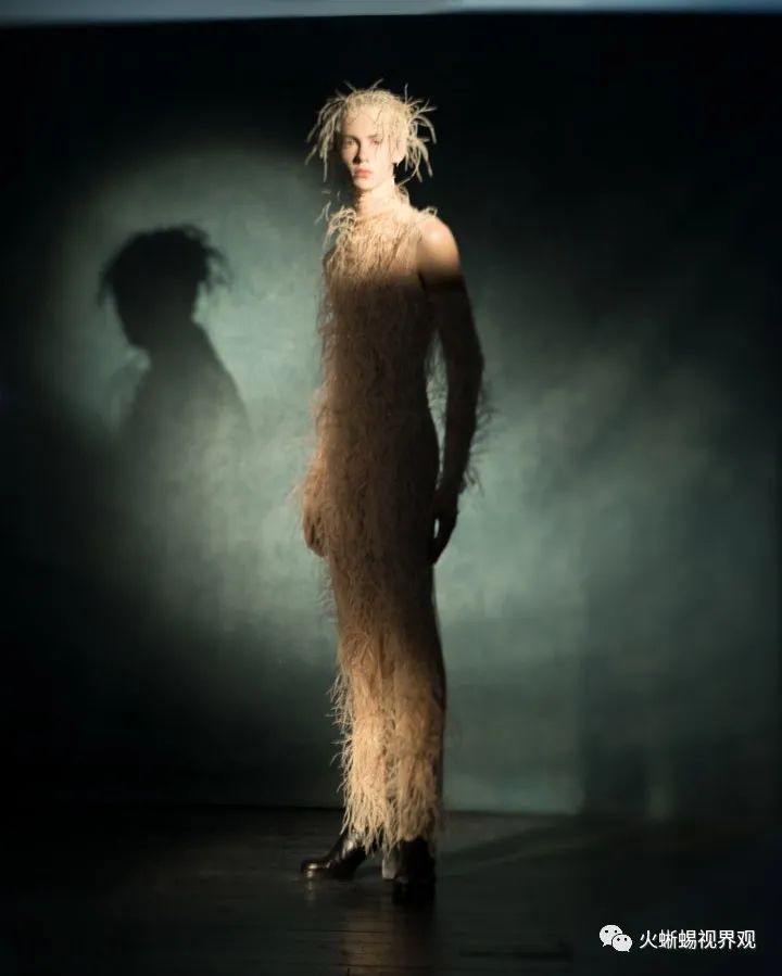 2022备受瞩目的设计作品,精致的服装设计能突出女性的色彩