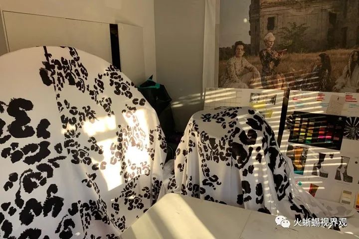 2022备受瞩目的设计作品,精致的服装设计能突出女性的色彩