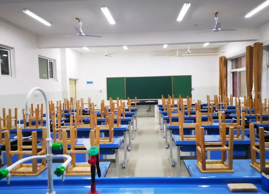 厉害！这所学校有魔力，老师是细节控，学生是自律狂！