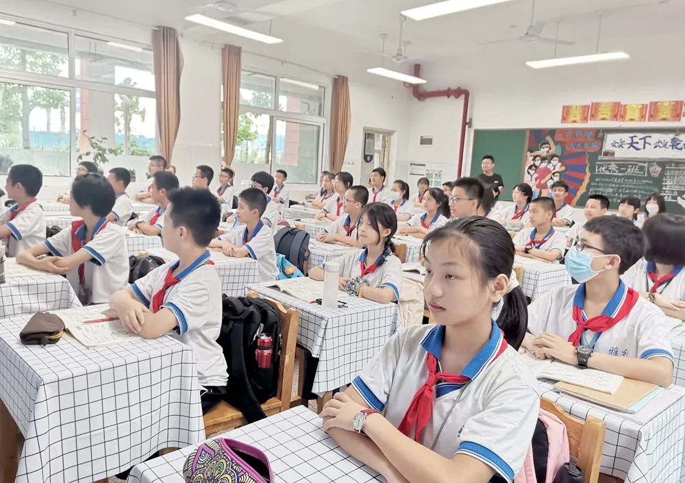 厉害!这所学校有魔力,老师是细节控,学生是自律狂!