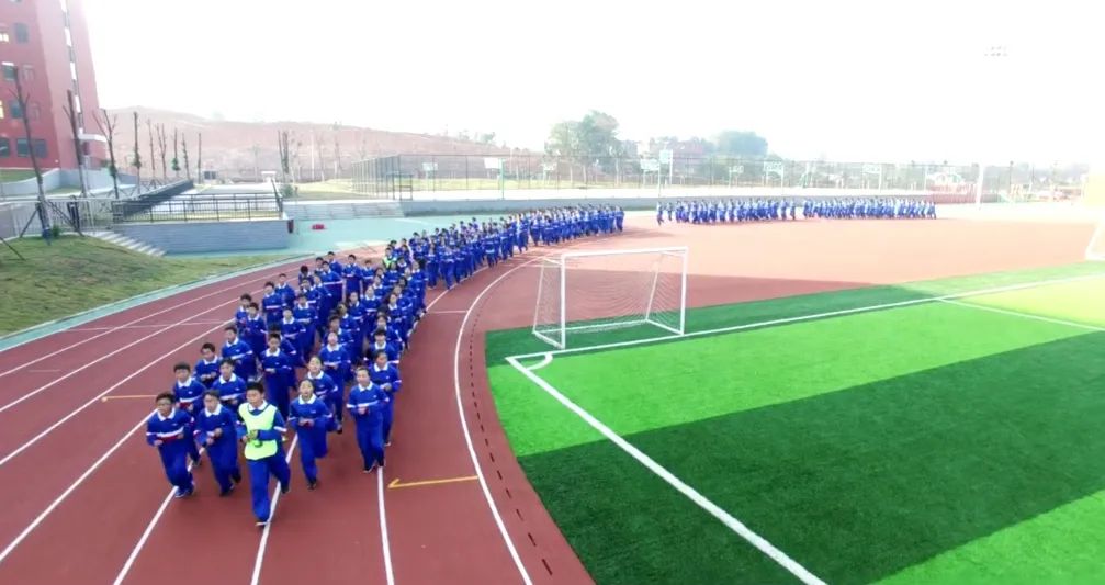 厉害!这所学校有魔力,老师是细节控,学生是自律狂!