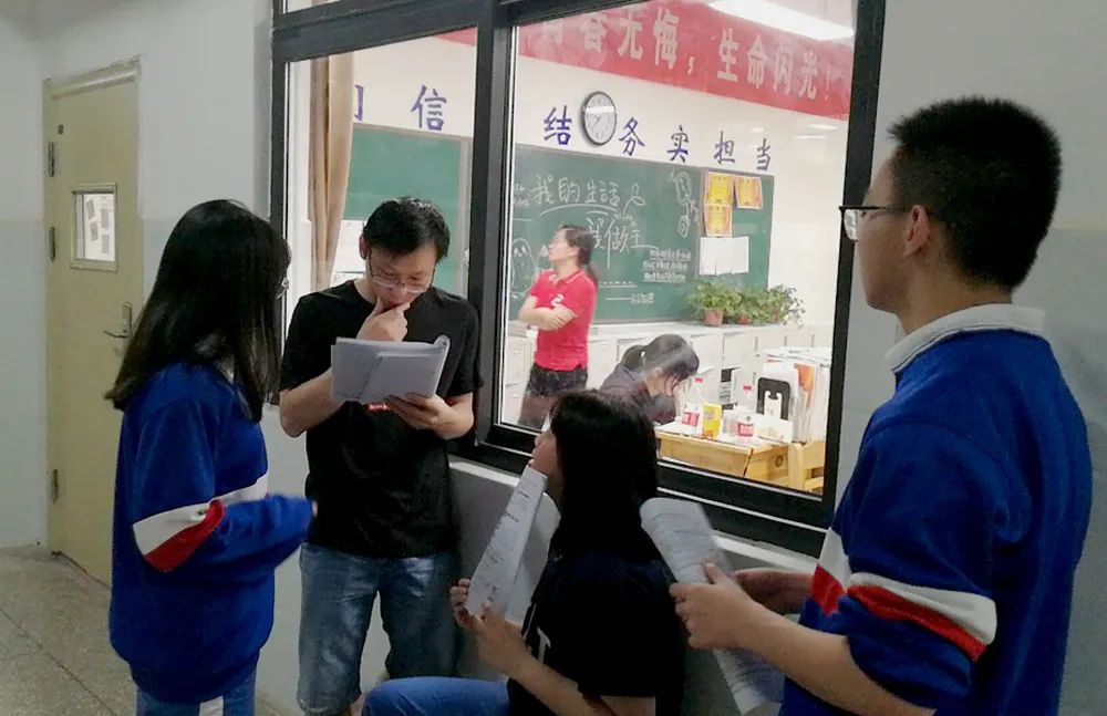 厉害!这所学校有魔力,老师是细节控,学生是自律狂!