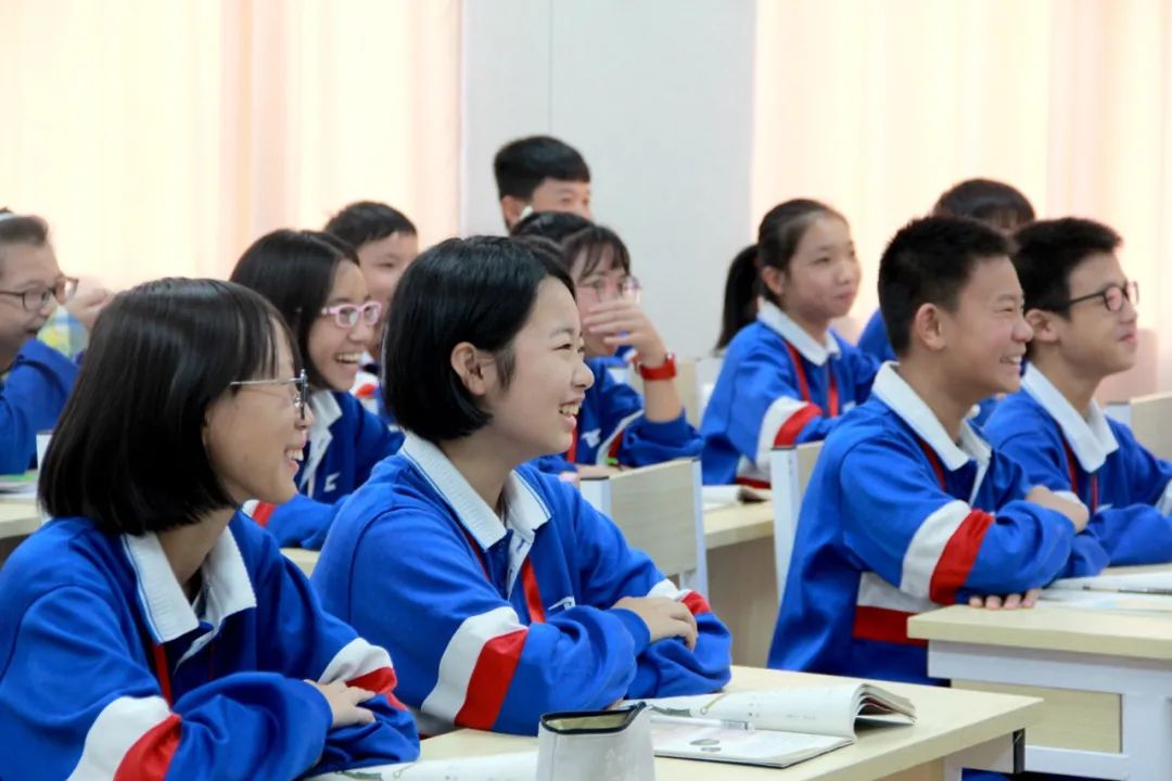 厉害!这所学校有魔力,老师是细节控,学生是自律狂!