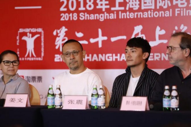 最老影迷分享与银幕的坚守,直击23届上影节直播短片