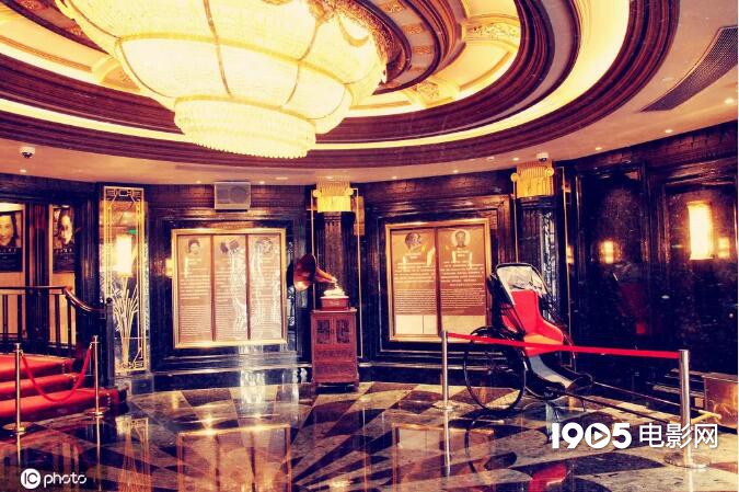 最老影迷分享与银幕的坚守,直击23届上影节直播短片