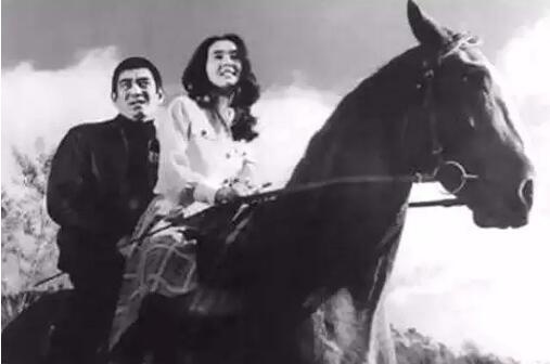 最老影迷分享与银幕的坚守,直击23届上影节直播短片