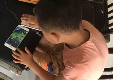 防止未成年沉迷游戏家长做法硬核,青少年沉迷游戏家长应该怎样管控