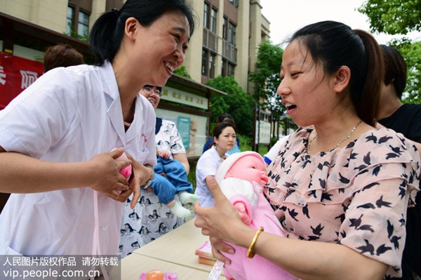 产后如何快速通乳,产妇产后怎么快速通乳