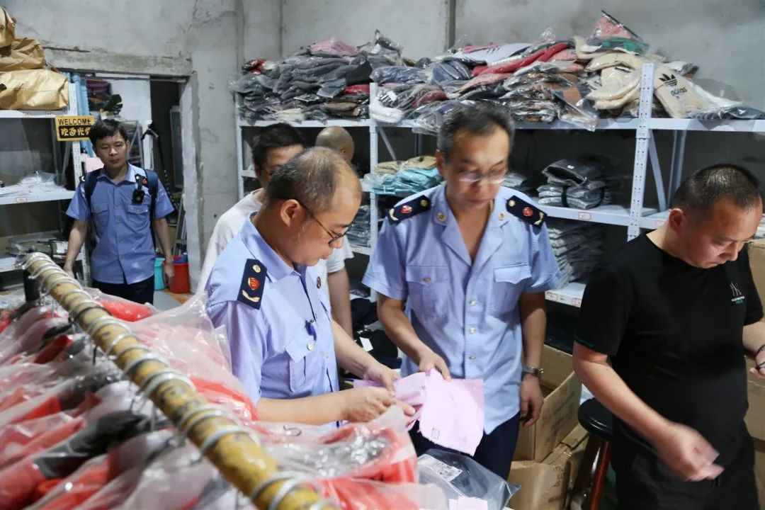 阿迪、古驰进货价一律15元！直播带“假货”套路被曝光