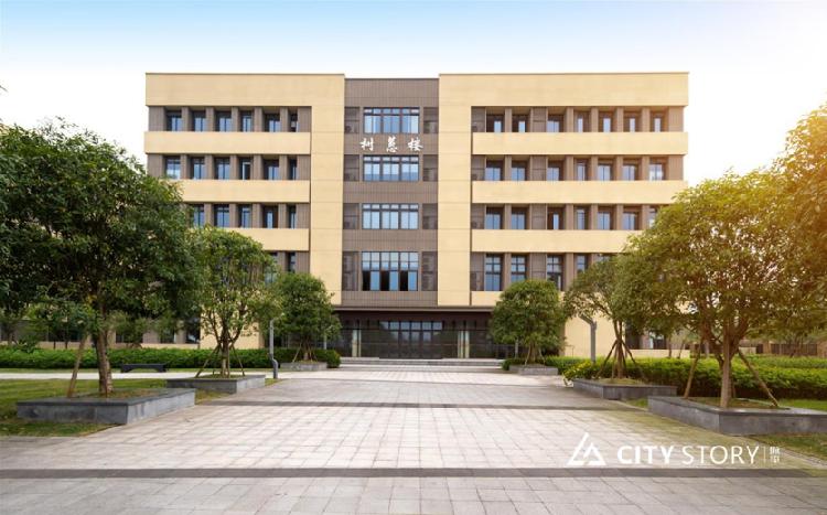 直属高中升学率40%,普高入读率100%是如何炼成的?专访大足重庆龙水湖育才中学校长杨汉川