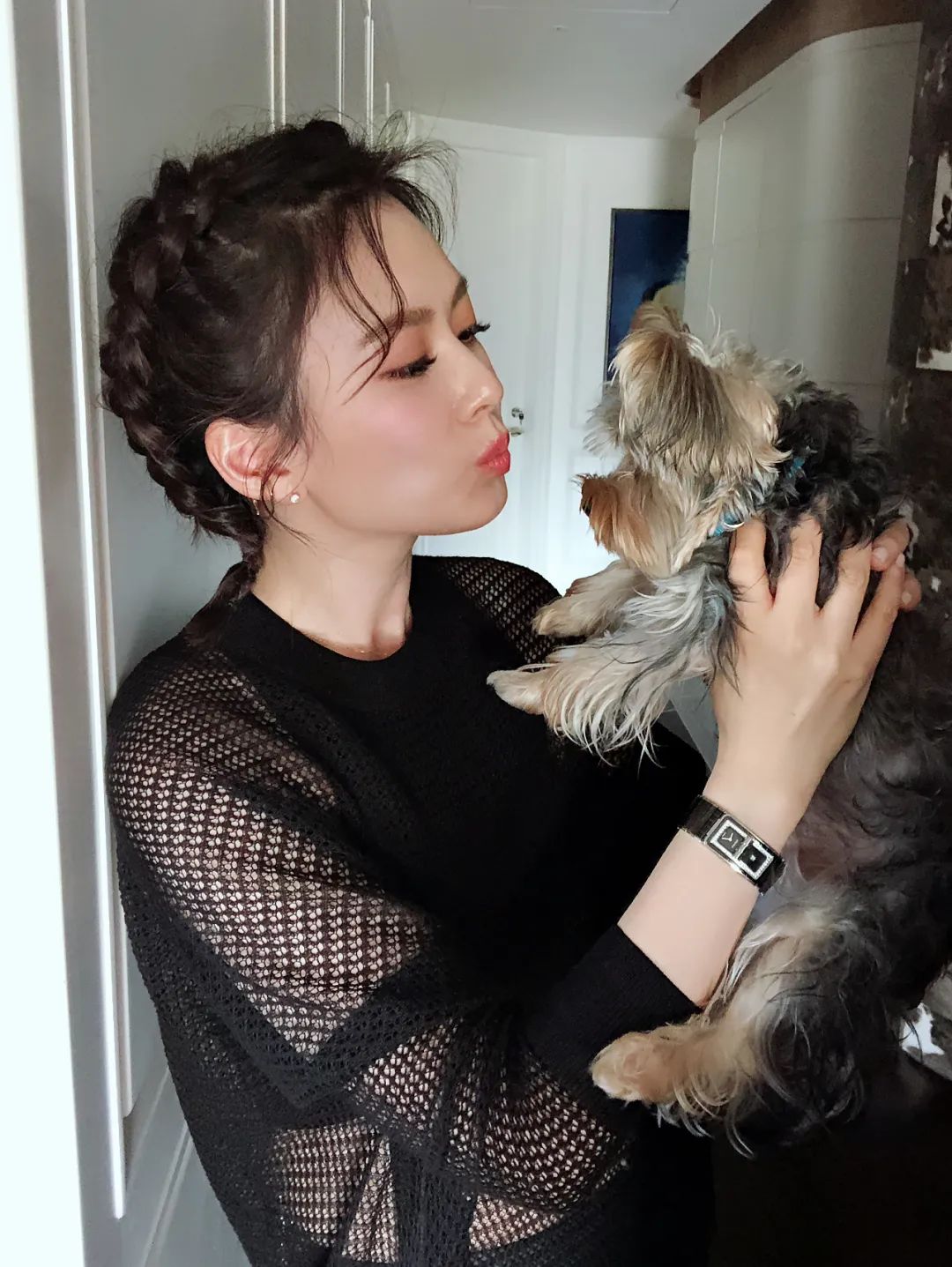 41岁“嗲精”撩遍娱乐圈男神,迷倒音乐教父!扭头嫁入亿万豪门!网友:她凭啥这么“浪”