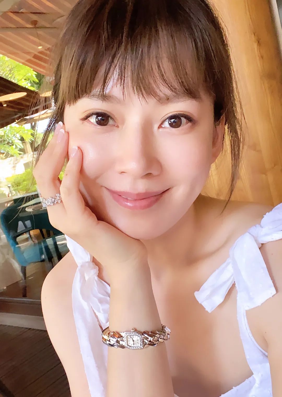 41岁“嗲精”撩遍娱乐圈男神,迷倒音乐教父!扭头嫁入亿万豪门!网友:她凭啥这么“浪”