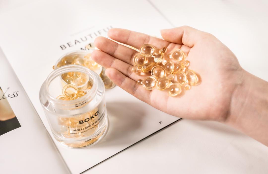 41岁“嗲精”撩遍娱乐圈男神,迷倒音乐教父!扭头嫁入亿万豪门!网友:她凭啥这么“浪”