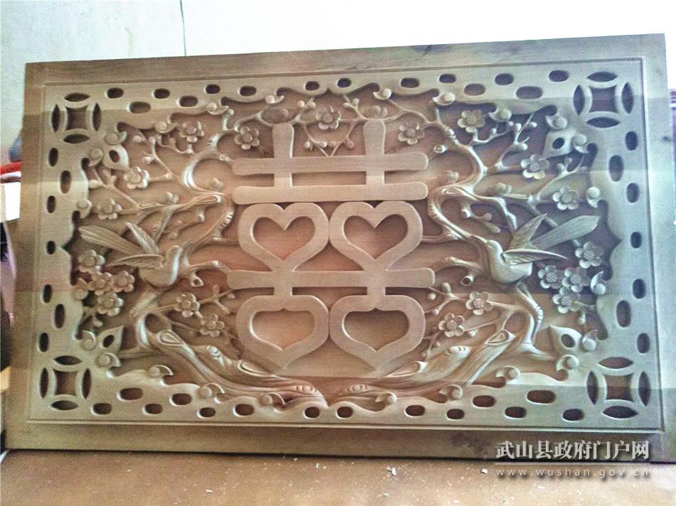 李兴得：身残志坚木雕绽放致富花