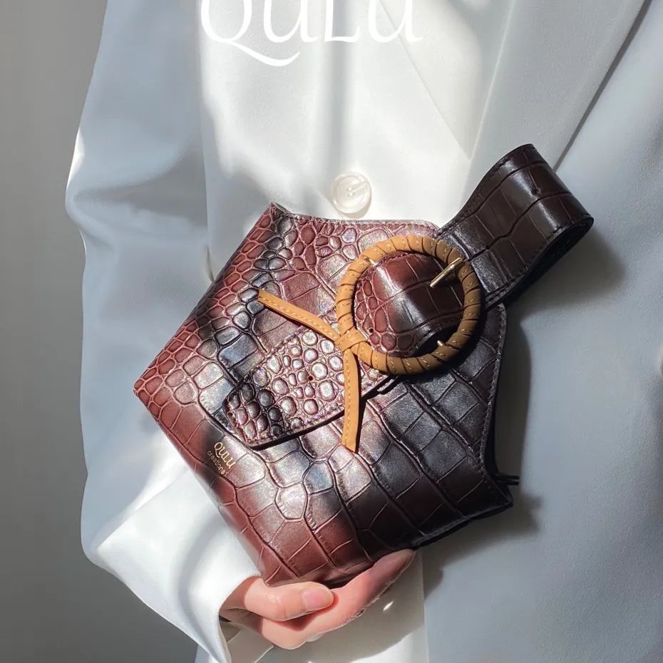 通勤包推荐|容量大、颜值高，走在路上都会被问链接