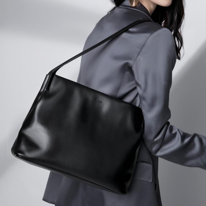 通勤包推荐|容量大、颜值高，走在路上都会被问链接