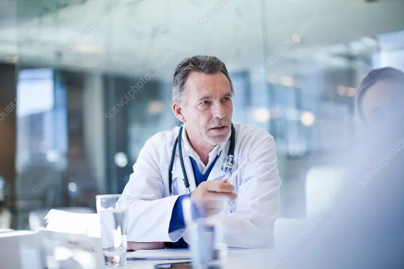 射血分数重度减低的扩张型心肌病患者经规范治疗和规律随诊，可以达到长期生存