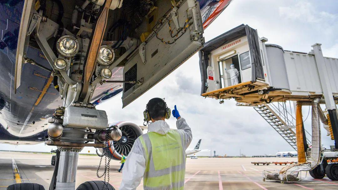 每天在60℃的机坪行走5万步，是什么体验？