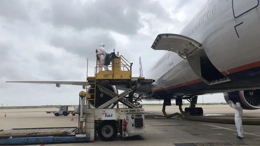 每天在60℃的机坪行走5万步，是什么体验？