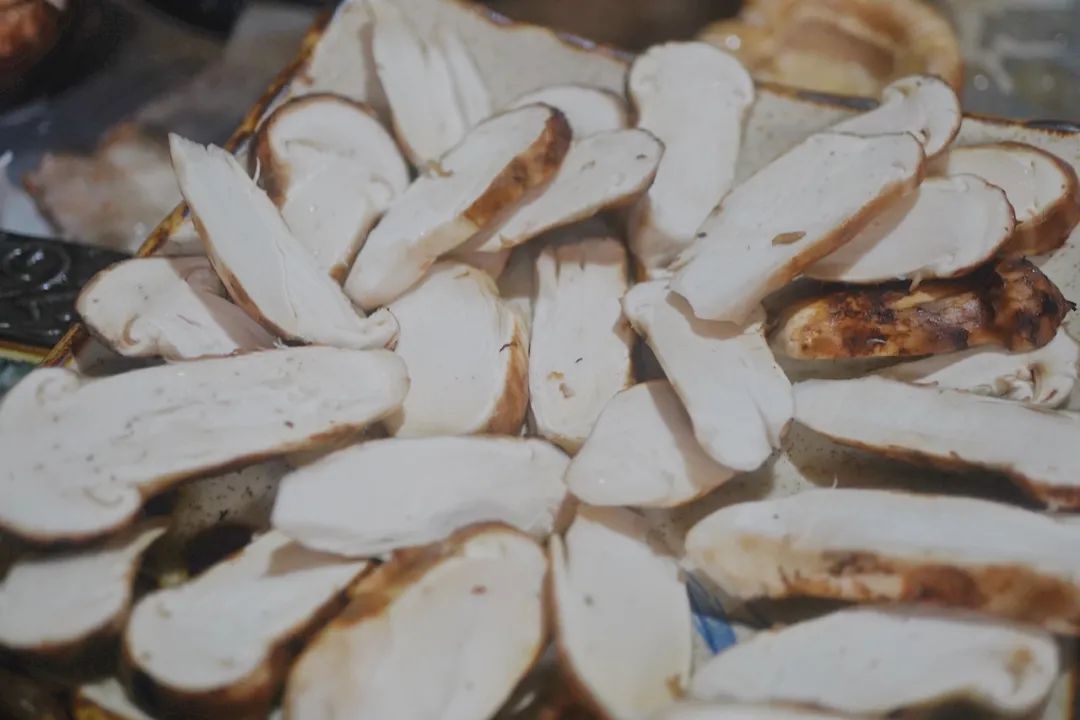 松茸比普通菌类贵多少,最好的松茸是哪里的