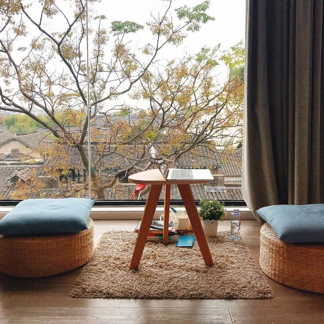 27岁突发耳聋，她却成了月入5万的自由职业者——一个平凡女孩可以如何对抗命运