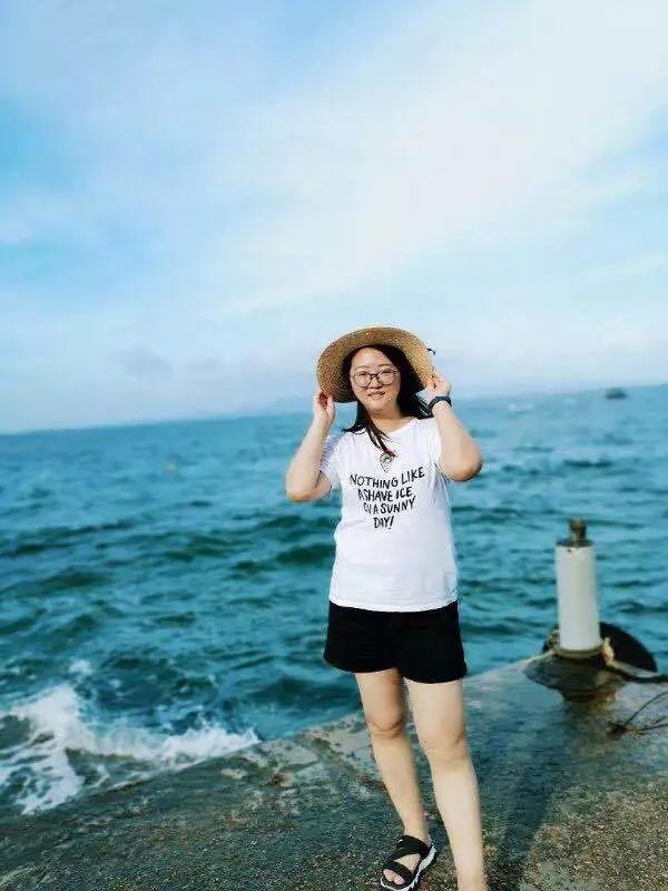 27岁突发耳聋，她却成了月入5万的自由职业者——一个平凡女孩可以如何对抗命运