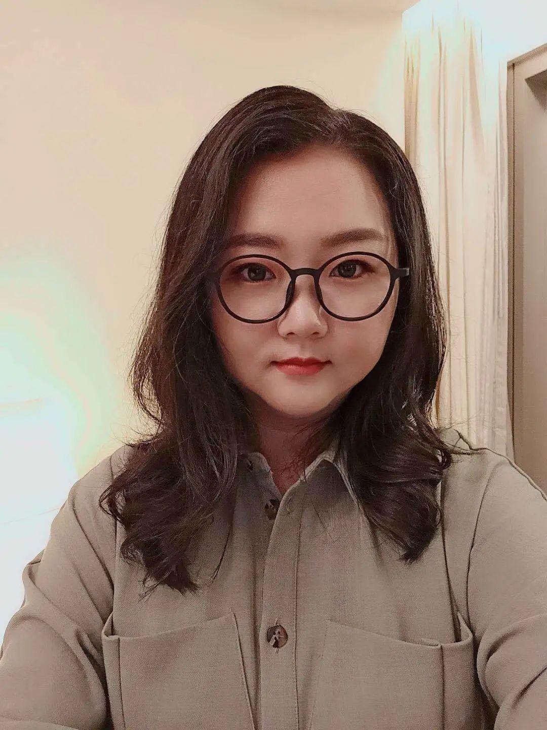 27岁突发耳聋，她却成了月入5万的自由职业者——一个平凡女孩可以如何对抗命运