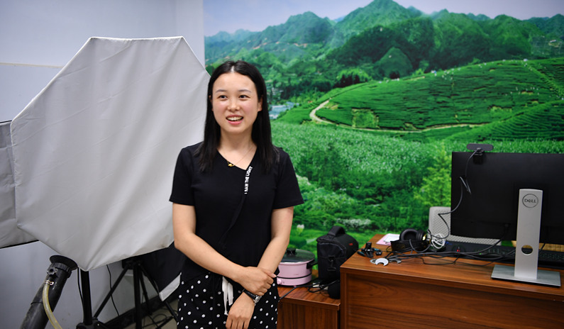 走向我们的小康生活采访组,走向我们的小康生活微电影