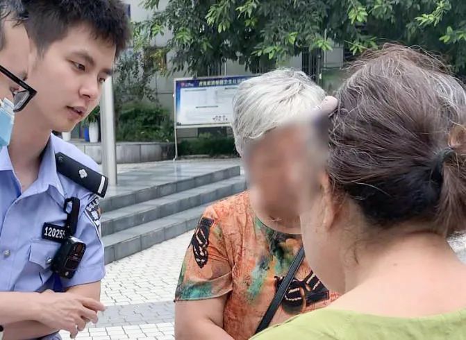 熊孩子35楼扔矿泉水瓶被罚,熊孩子高空扔玩具处理结果