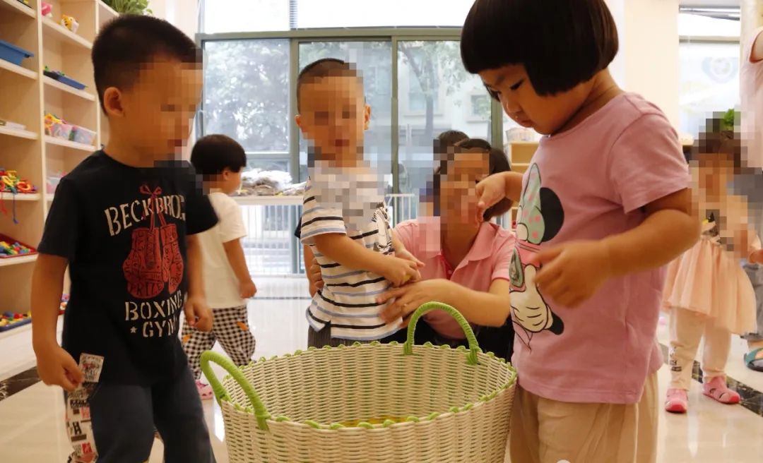 神兽回笼开学全过程,神兽入园两个月第一次进园