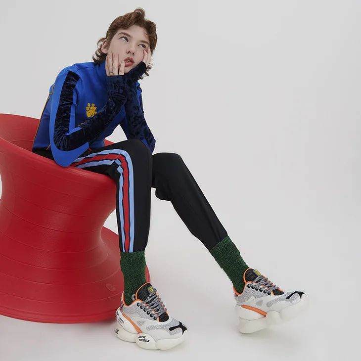 《姐姐》到四公，姐姐们已成专业运动鞋鉴赏团