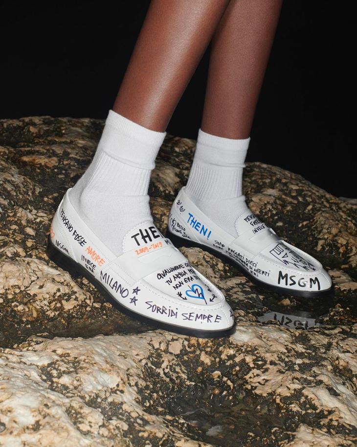 《姐姐》到四公，姐姐们已成专业运动鞋鉴赏团