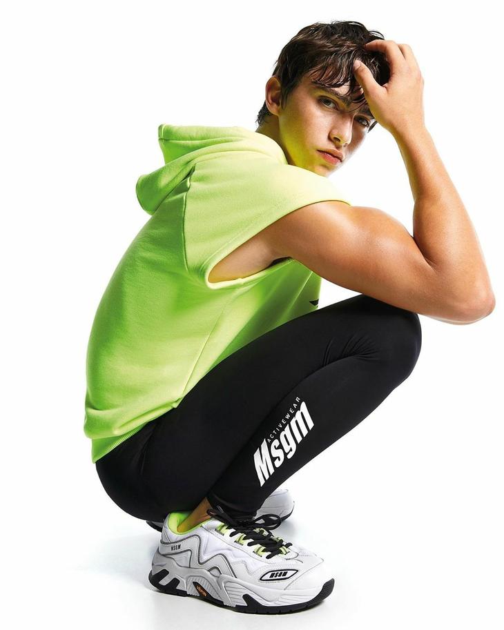 《姐姐》到四公，姐姐们已成专业运动鞋鉴赏团