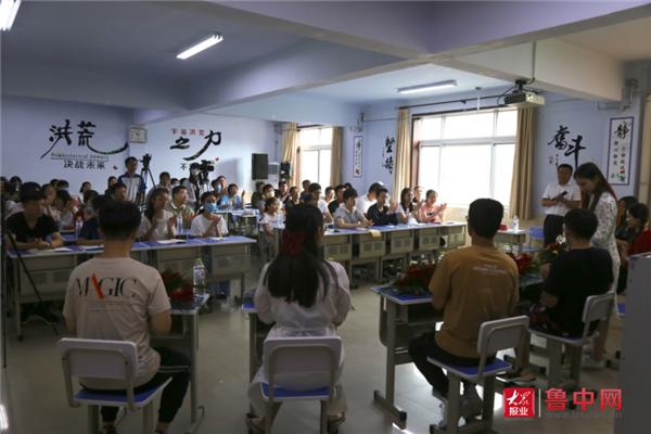 淄博黉门中学开展北大学子交流会7名学生分享学习“秘籍”