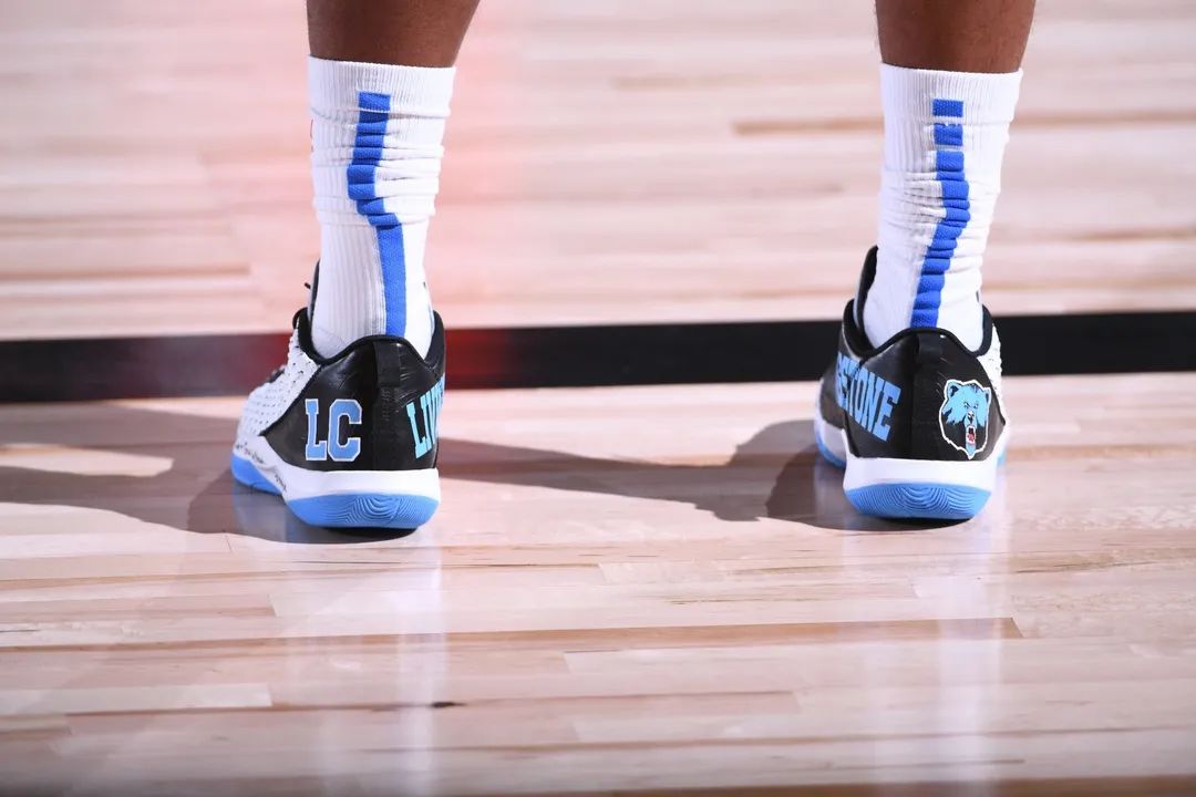 得物快讯|adidasYEEZY700V3“Azareth”配色预览；NewErax高桥爱推出合作系列